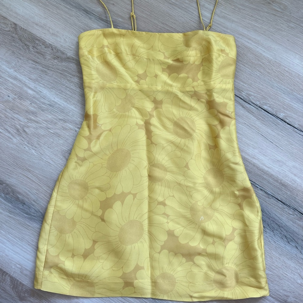 Realisation Par yellow sundress